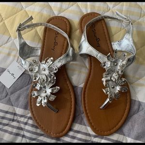 NEW Woman’s Silver Sandals Size 6